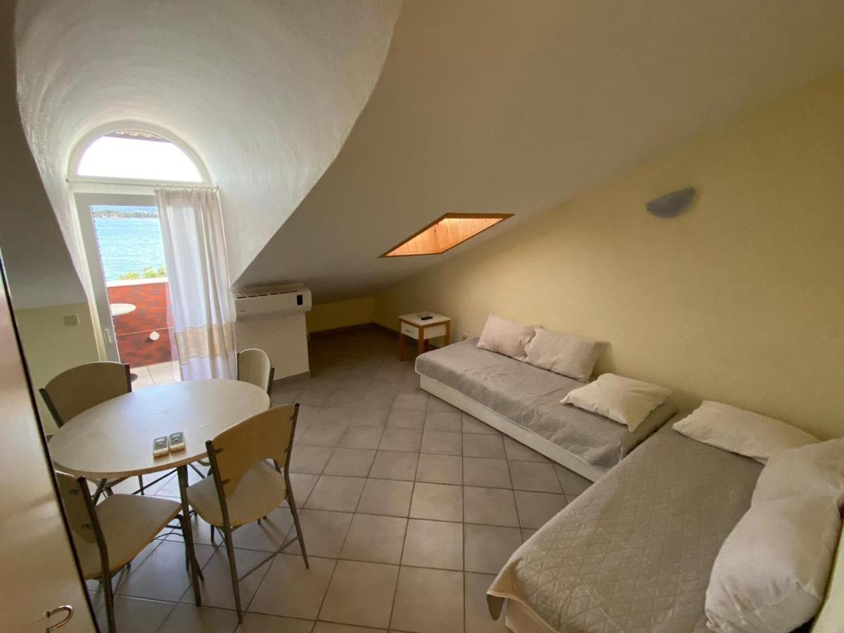 Blue Wave Apartments Туран Екстериор снимка