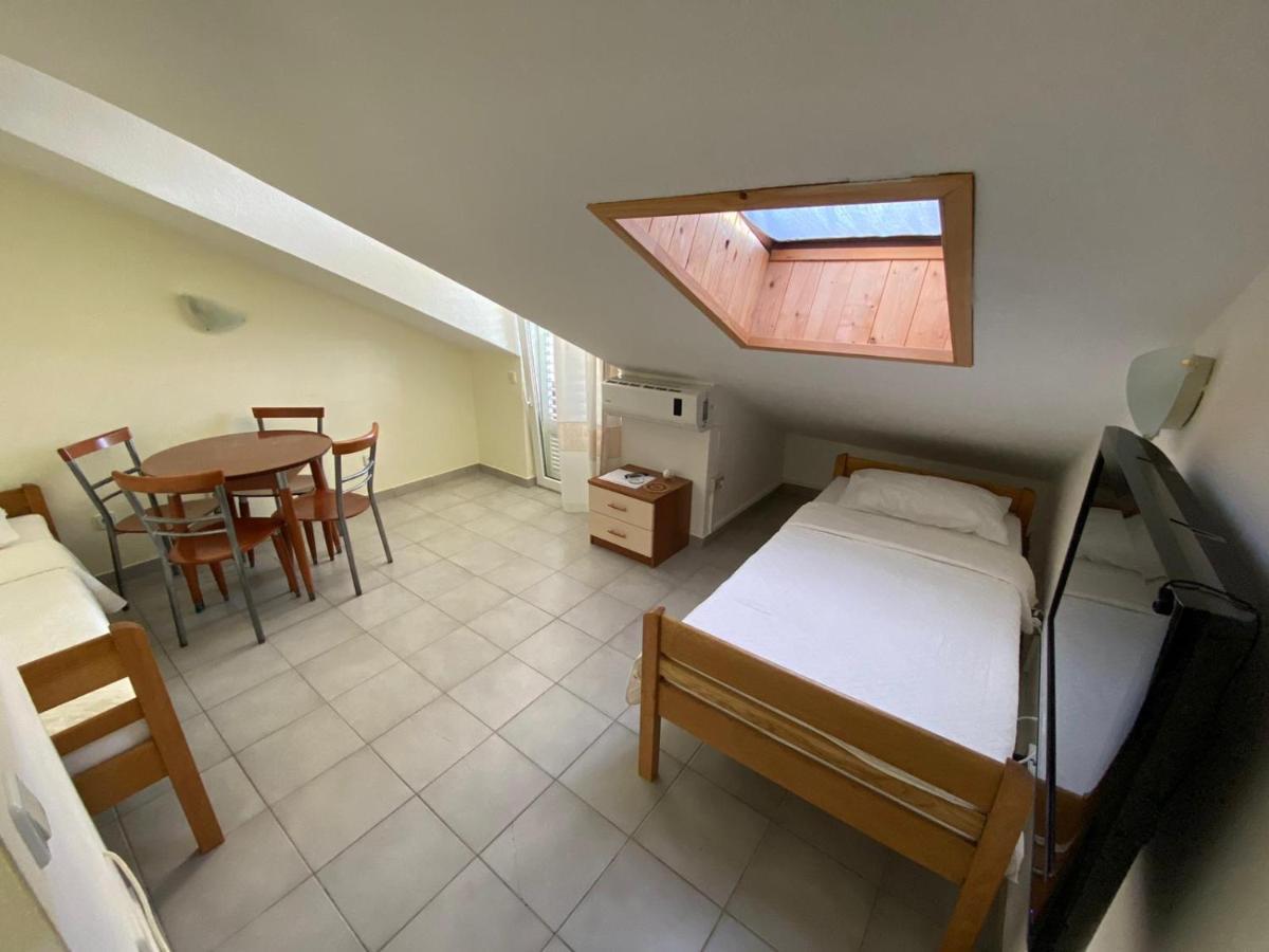 Blue Wave Apartments Туран Екстериор снимка